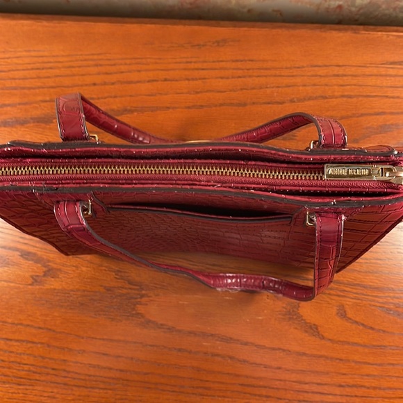 Anne Klein classic top zip handbag. - Picture 3 of 8